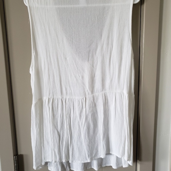 Torrid beautiful white summer top! Size 1x! - Picture 3 of 3